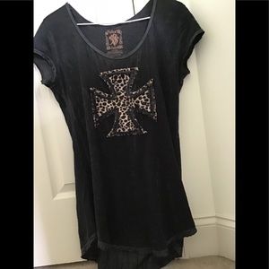 Buckle short sleeve tee size large